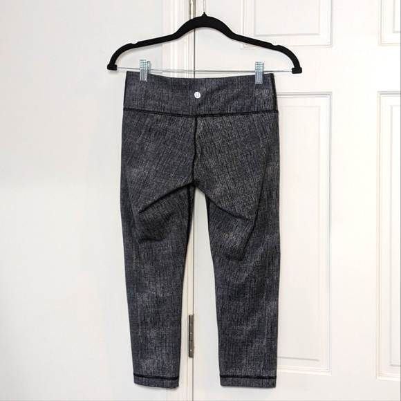Lululemon Wunder Under Crop *Full-On Luxtreme Burlap Texture Black Dune | Size 6 - Picture 7 of 9